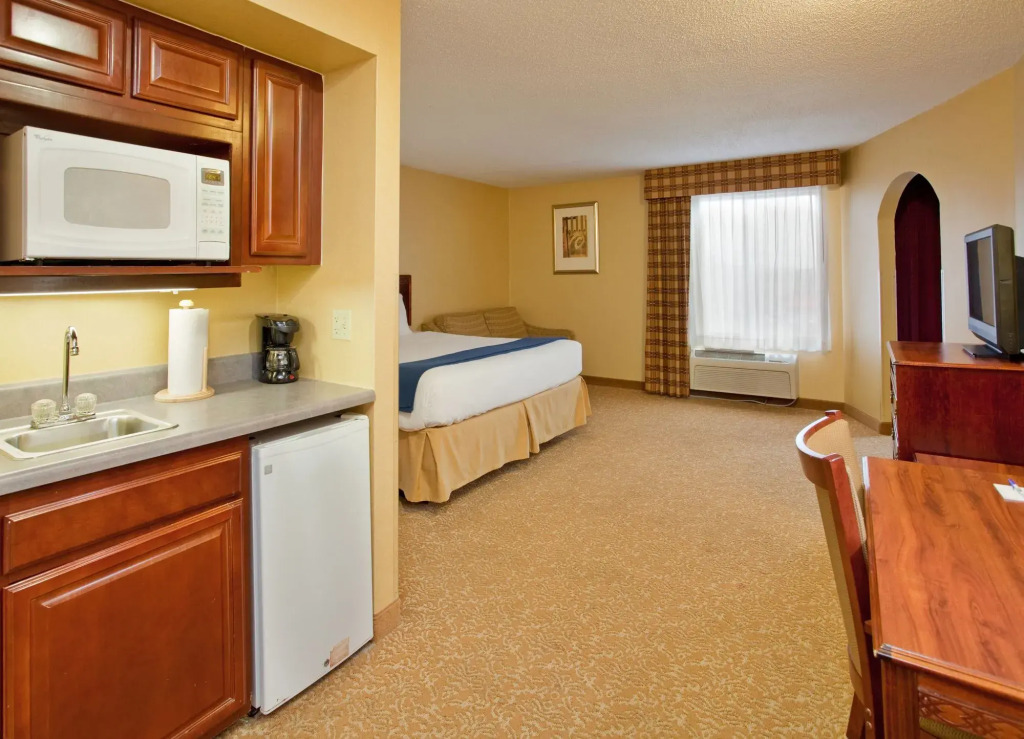 Holiday Inn Express Hotel & Suites Fenton/I-44 by IHG