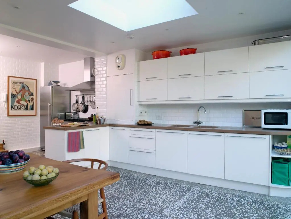 Stunning 5 bed house with private garden