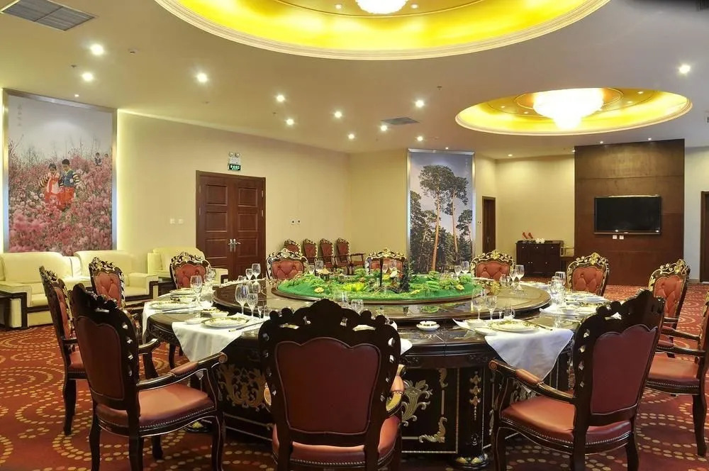 Yanji Changbaisong Hotel
