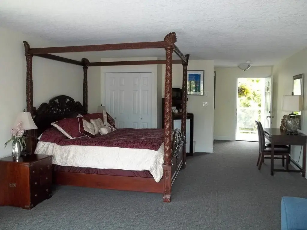 Bayshore Waterfront Inn