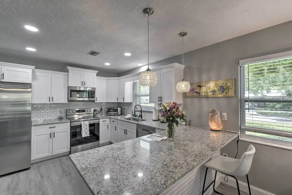 Bright Venice Getaway < 1 Mi to Historic Dtwn
