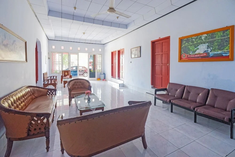 Hotel O Wisma Arwini Syariah Near Benteng Balangnipa