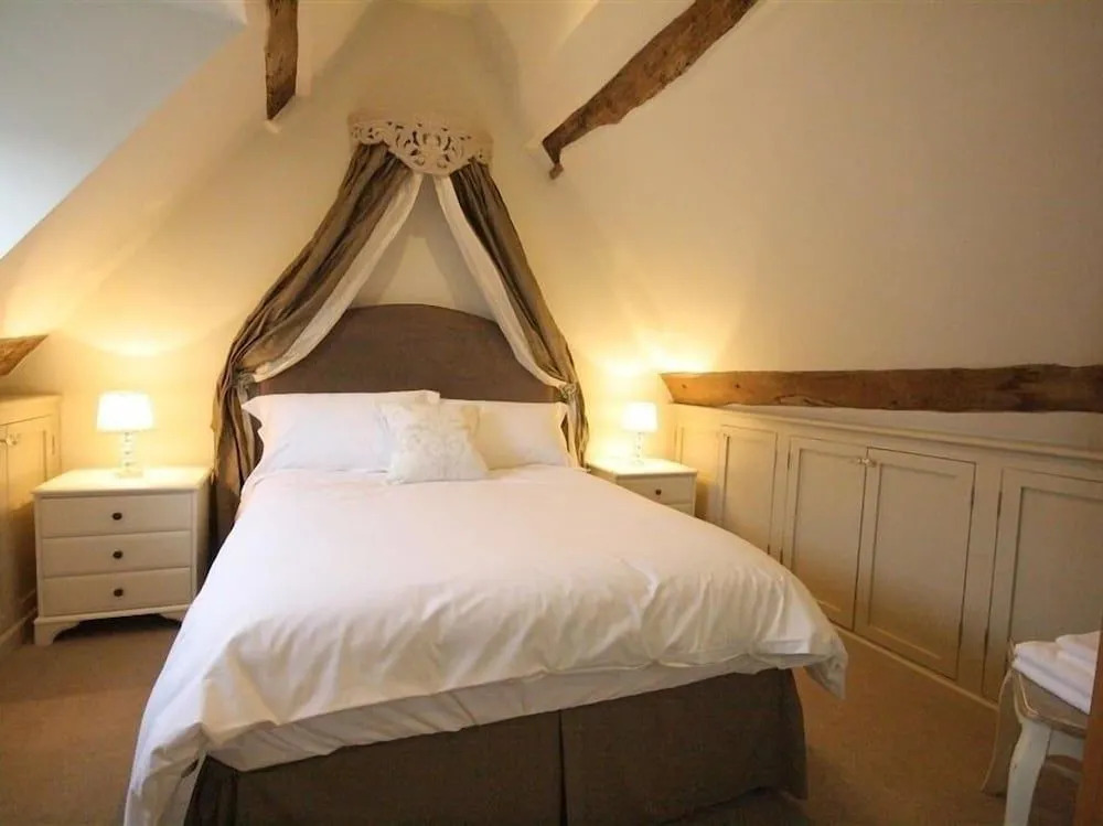 Coach House Burford, Burford
