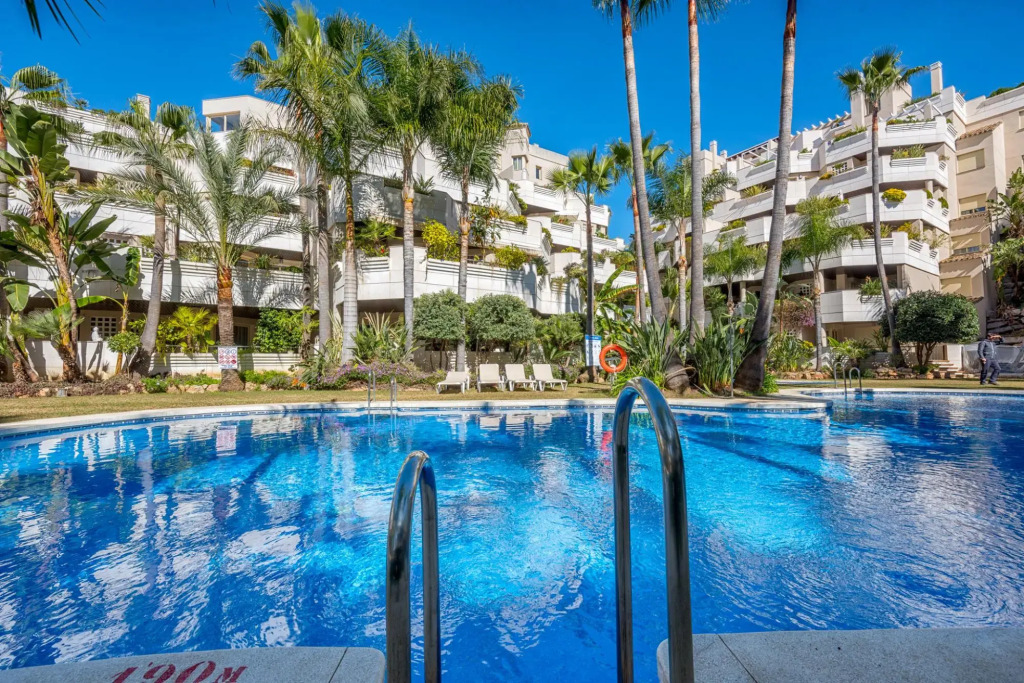 FA - Fabulous Apartment with in and outdoor Pool