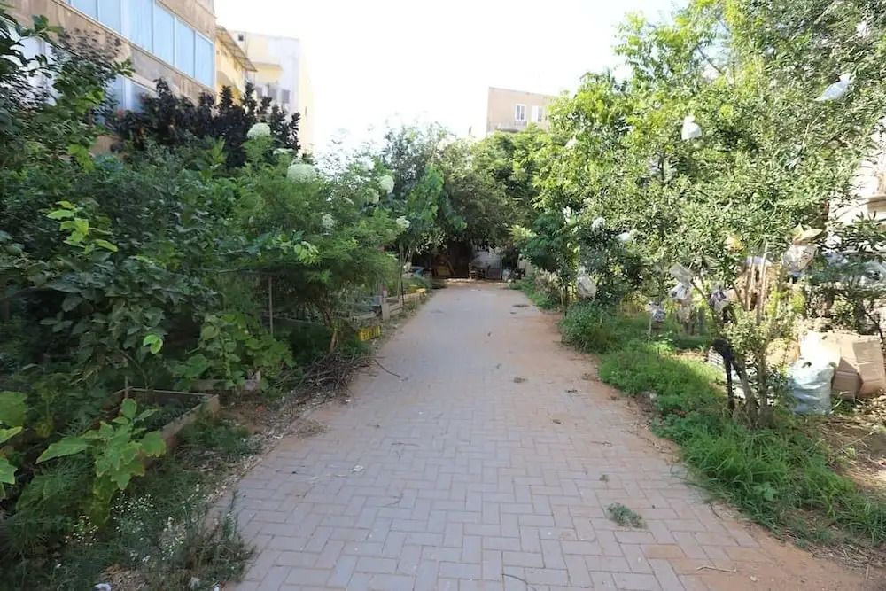 Beautiful Garden Apartment
