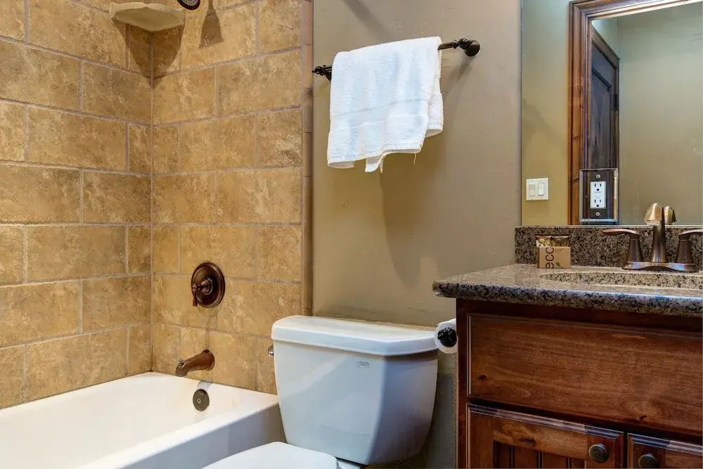 1BR 2BA Newly Renovated Condo Park City by RedAwning