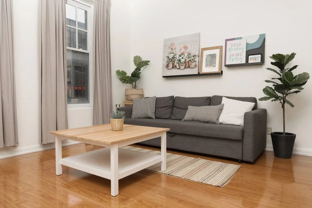 Central Toronto 2 Bedroom Flat