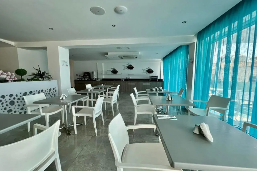 Sunny Blue Hotel