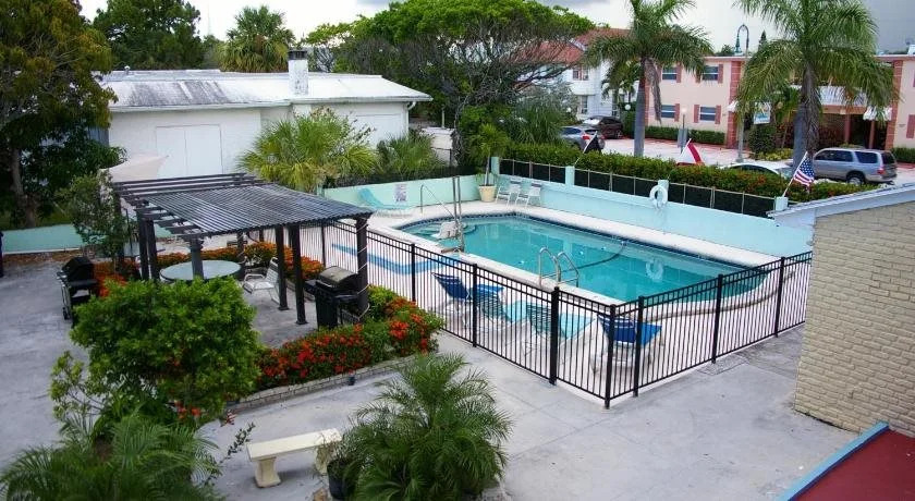 Holiday House Motel