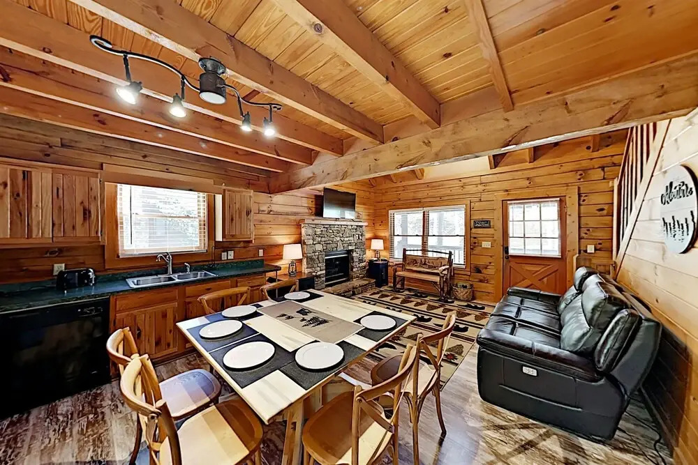 Secluded Creekside W/ Private Hot Tub 4 Bedroom Cabin
