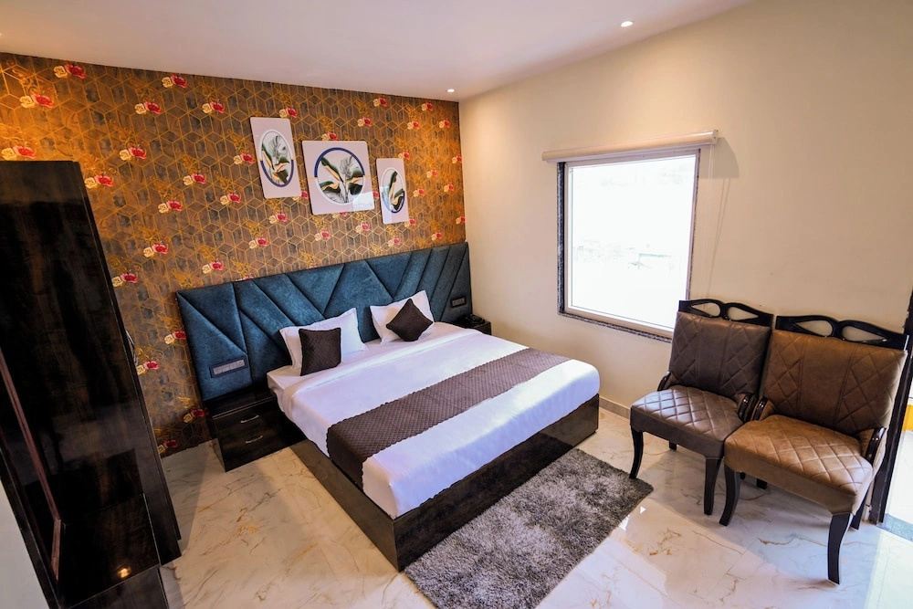 Madhuram Hotel