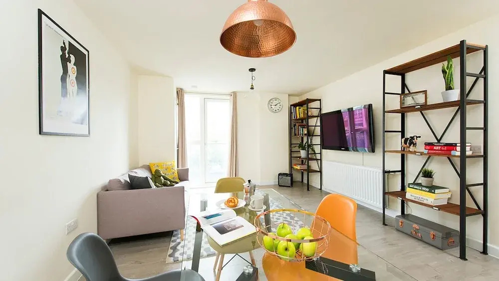 Bright and Spacious 2BR Flat in East London