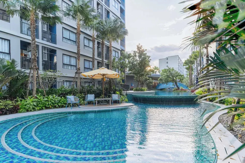 2BR Condo Pool and Full Gym C262