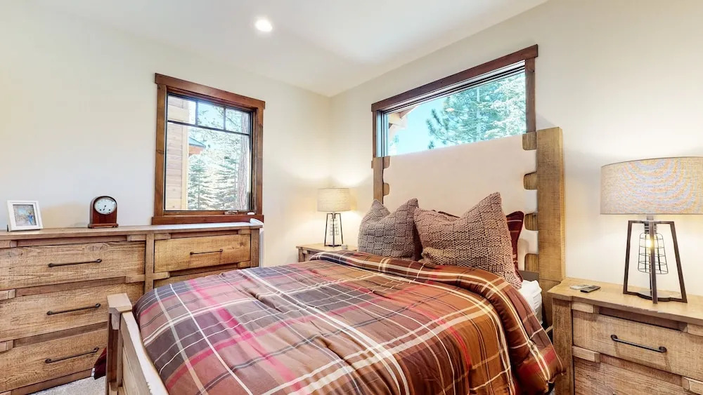Lakeview Townhomes #5 3 Bedroom Townhouse by RedAwning