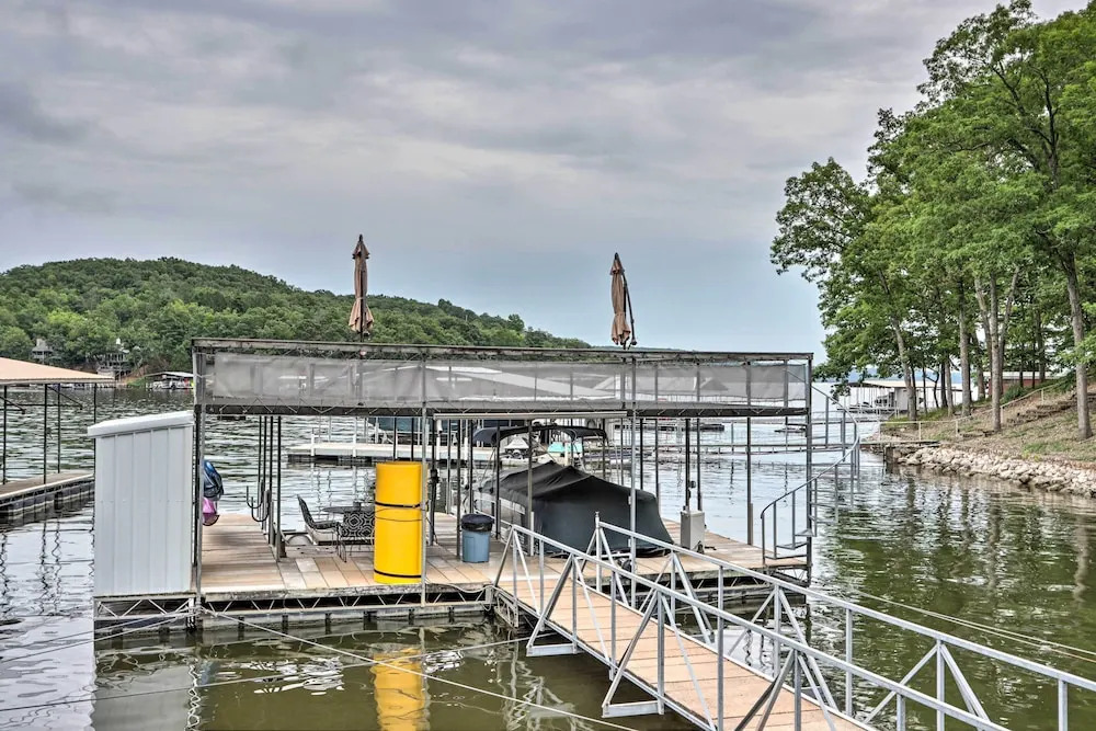 Lakefront Haven: Family-friendly Sunrise Beach Gem