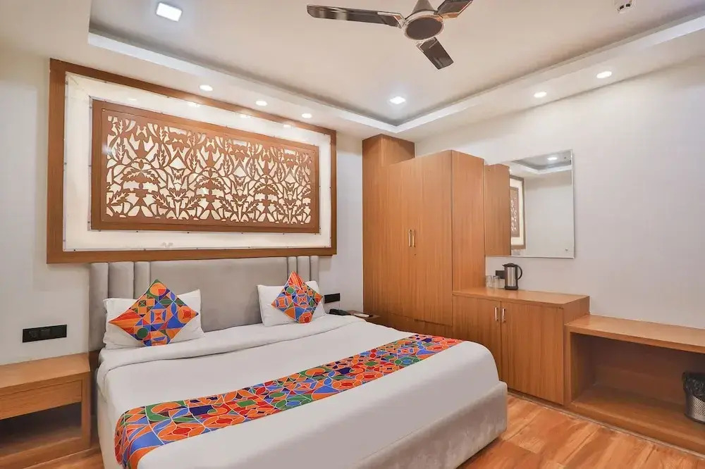 Via Shaurya Inn