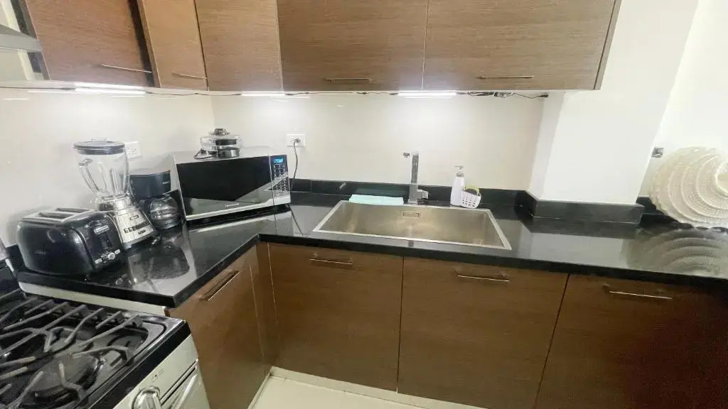 Relaxing 2 Bedroom Ocean View with Pool Close to the Beach