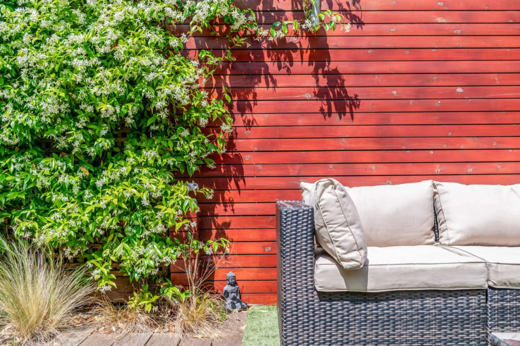 Ealing's Cozy Garden Retreat