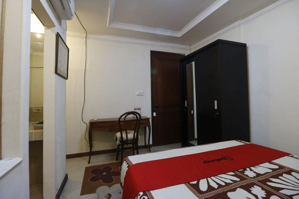 RedDoorz Plus @ Jalan Dharmawangsa