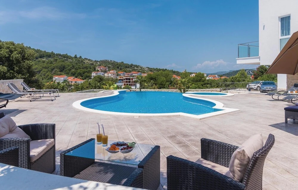 Amazing Home in Rogoznica with Hot Tub, Sauna & 3 Bedrooms