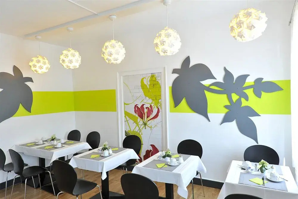 Hotel CampusZwei Komfortable Doppelzimmer & Apartments mit Küche Zentral in Ludwigsburg ideal für Business & Langzeitaufenthalte 24h Check in Kinder bis 14 Jahre übernachten kostenlos