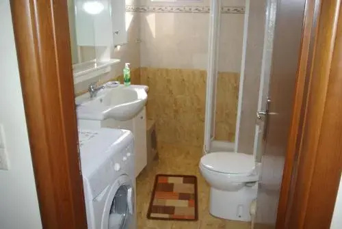 Manos House