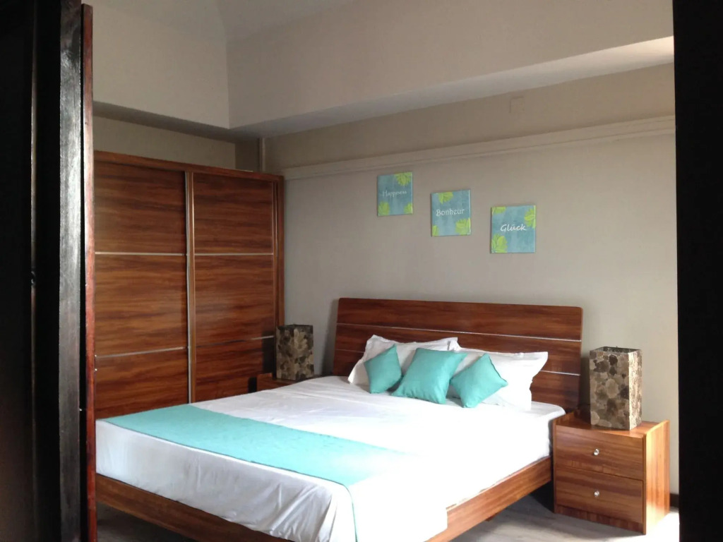 Le Gite du Bonheur Guest House & Car Rental