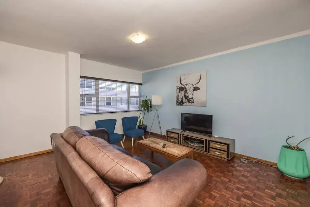 Centrally Located 2 Bedroom Apartment in Cape Town