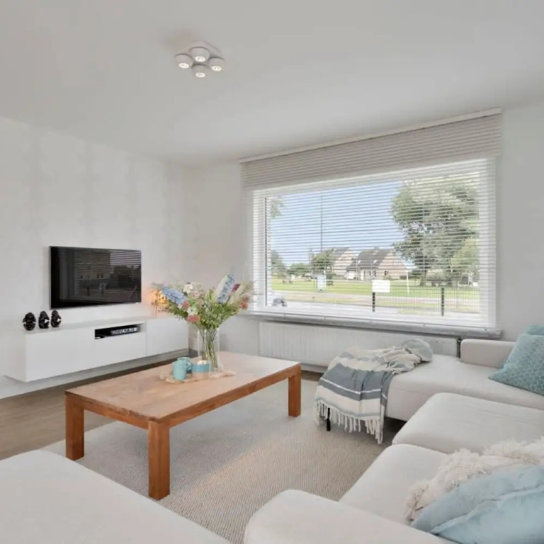 Huswell - Spacious bungalow with garden near the beach & sea