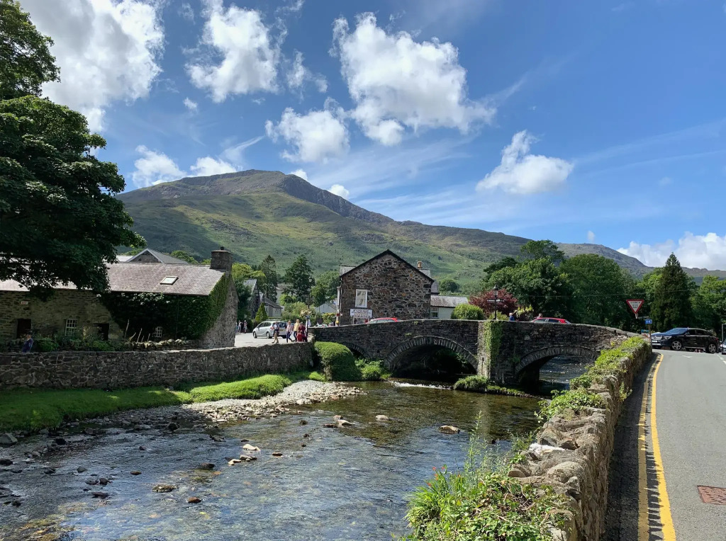 Ty Afon - River House