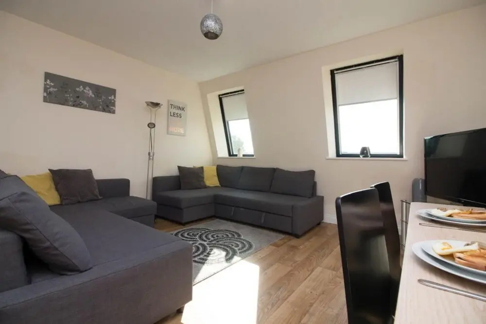 Stayzo Castle Penthouse 17 - A Clean Fresh Modern Apartment With Free Wi-fi