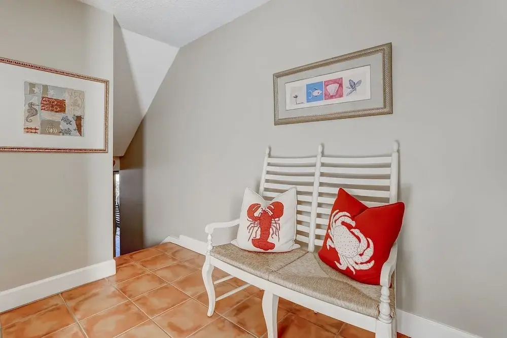 Pet Friendly 2 Bedroom Villa with Pool - Captains Court