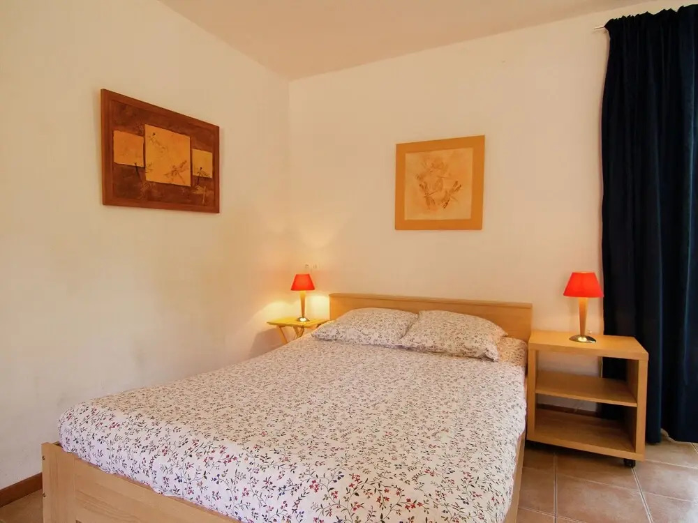 Charming Cottage with Pool in Vezac South of France