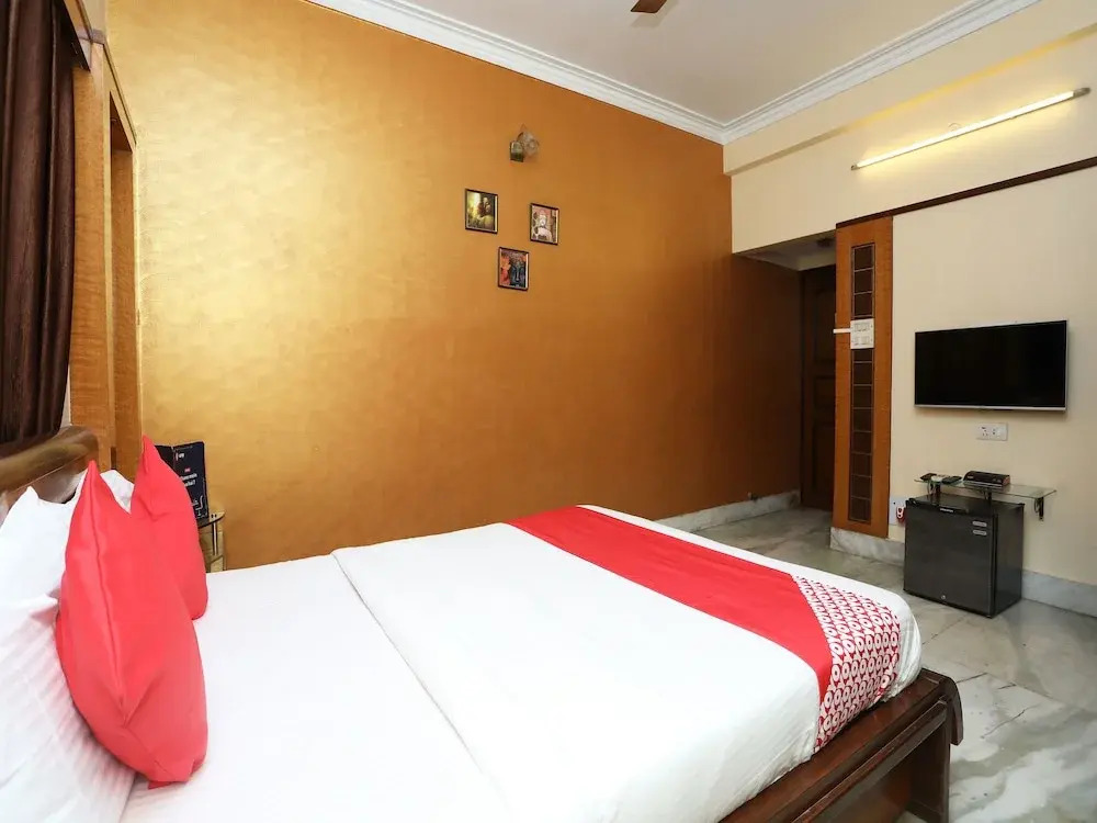 OYO 16495 Kolkata Inn