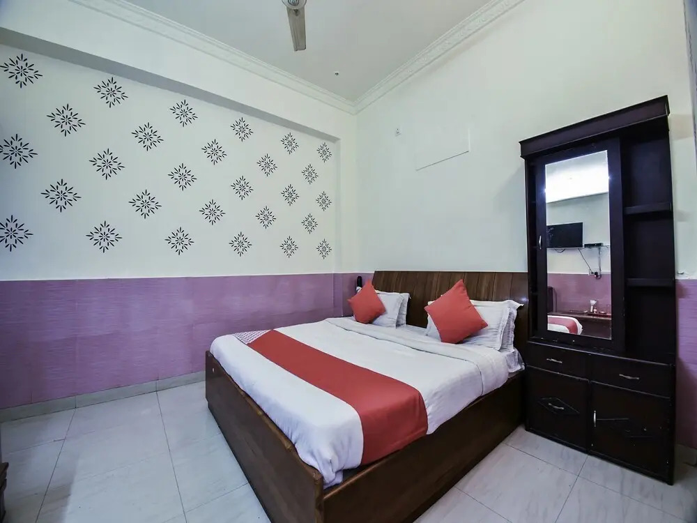 Hotel Vice Roy by OYO Rooms