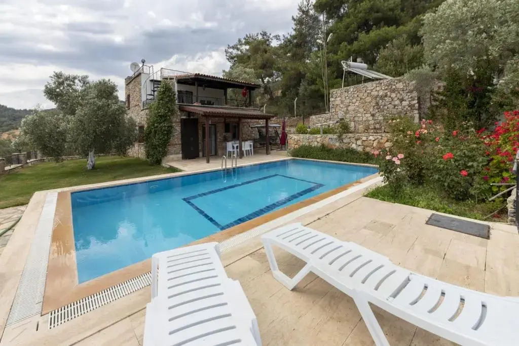 Splendid Villa Surrounded by Nature near Milas-Bodrum Airport
