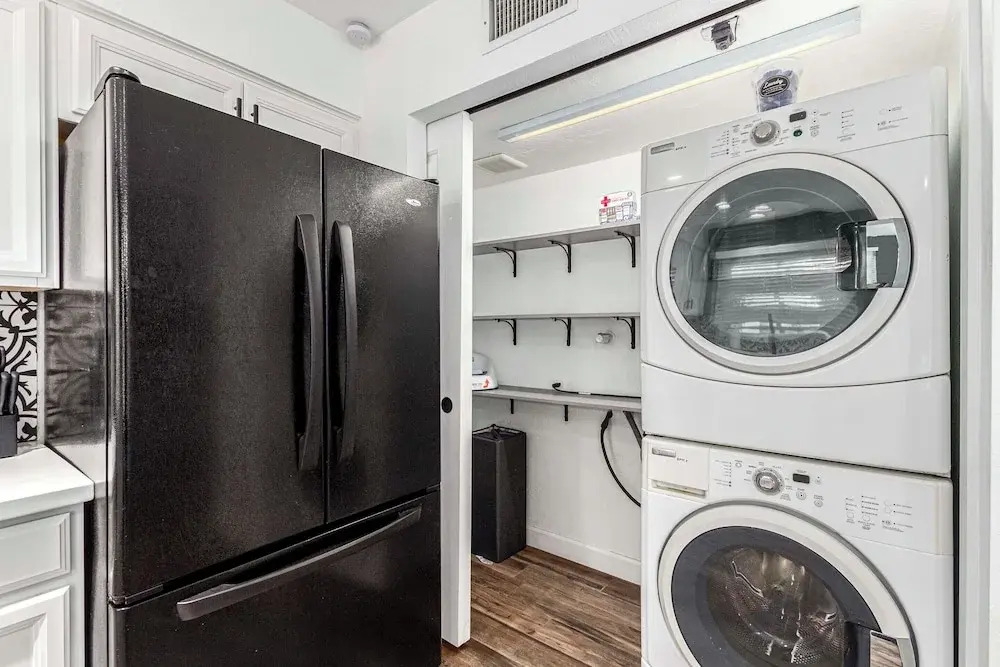 Walk to Old Town & Giants Stadium! Unit w/ Pool