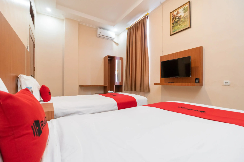 RedDoorz Syariah near RS Mata Padang