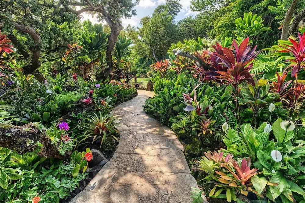 Sea Song in Kilauea With 4 Bedrooms and 6 Bathrooms