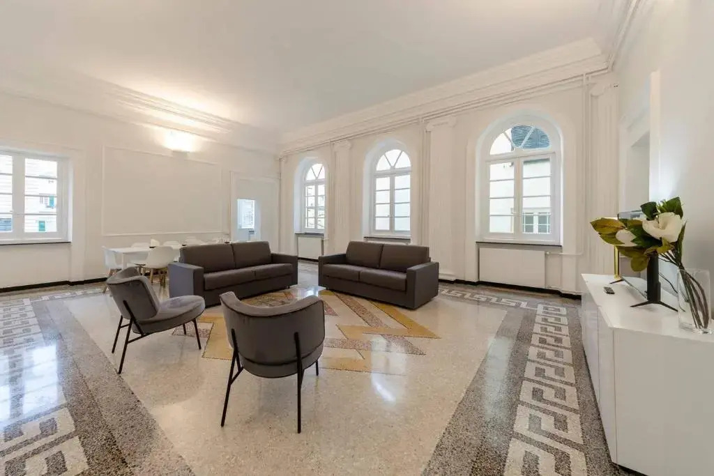 Joivy Elegant Flat for 7, in the Heart of Genoa