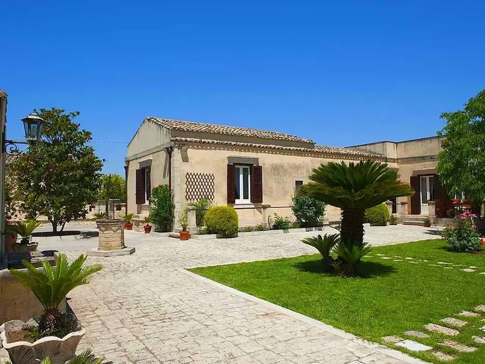 Charming Part of Traditional 'baglio' With Pool and Strategic Location