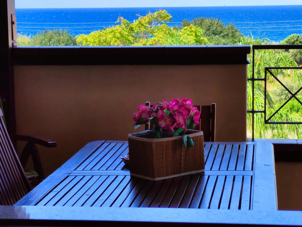 "Appartamento del Mare Gliaca" con vista Isole Eolie,ampia terrazza e parcheggio privato gratuito