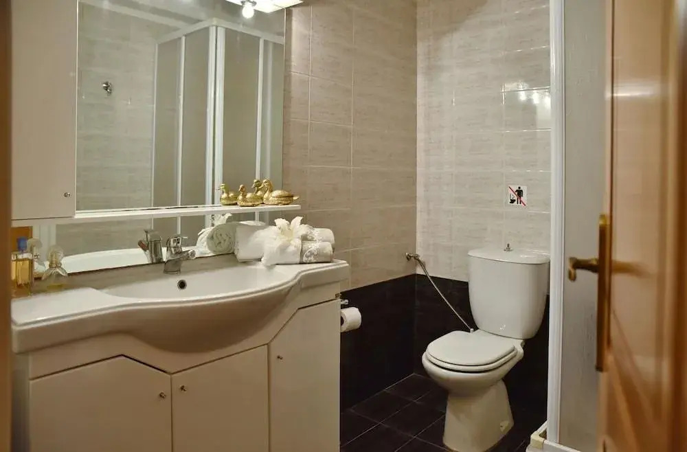 Nirevel Apartments