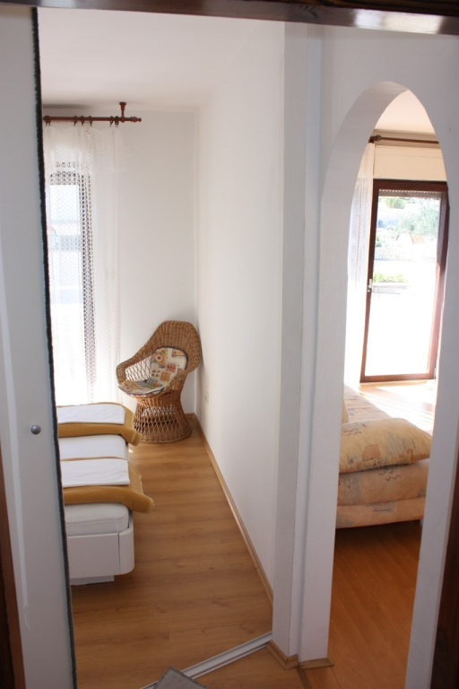 Apartment Petri - close to the sea: A2 Zuti  Tisno, Island Murter
