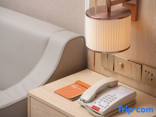 Vienna Hotel (Pu'er Jingdong County Branch)
