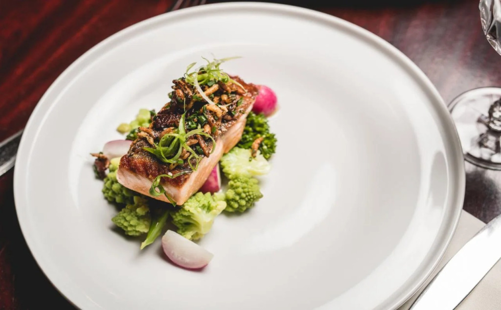Vogue Hotel Montreal Downtown, Curio Collection by Hilton