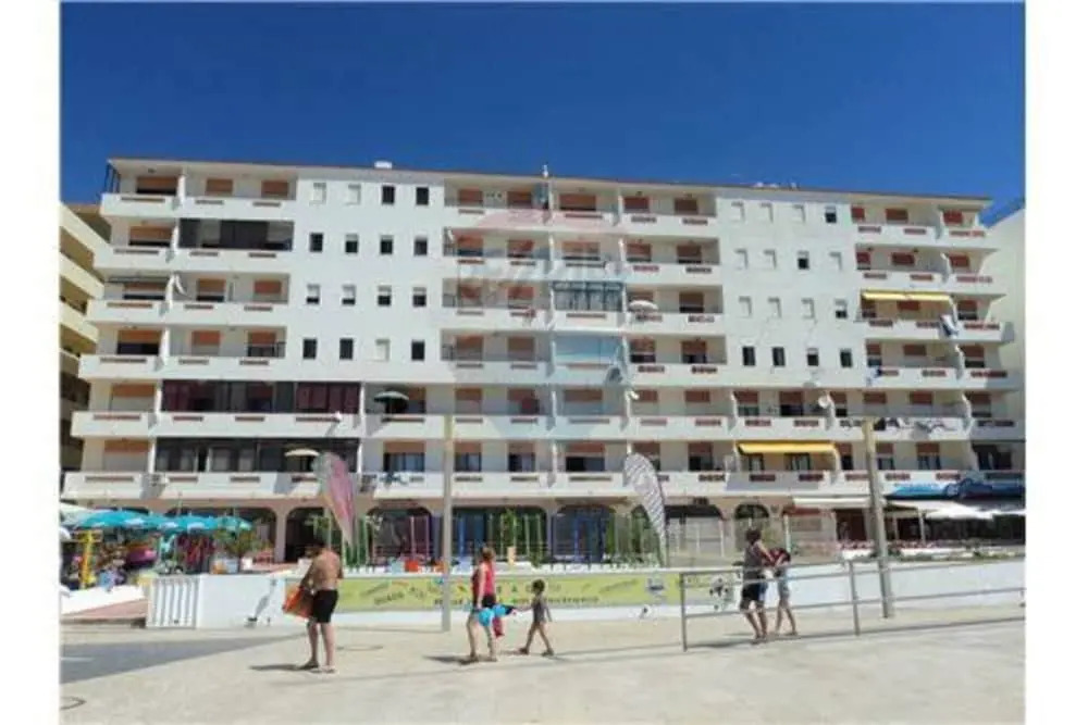 Quarteira 1-bed, Sleeps 4, Parking, 1 min to Beach