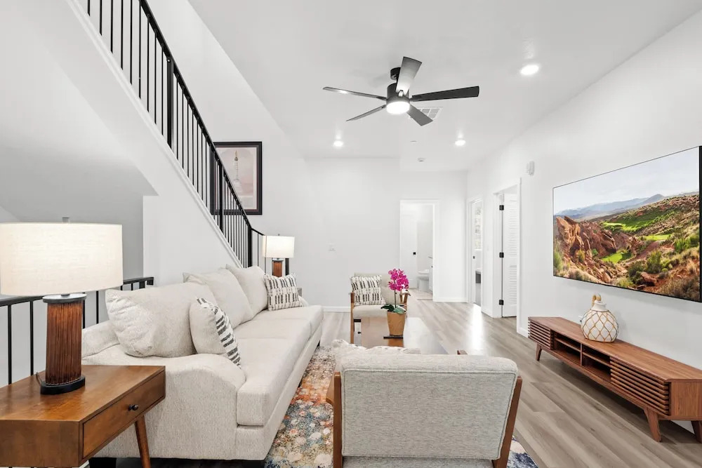 Touch of Class Stunning 5 Bdr!
