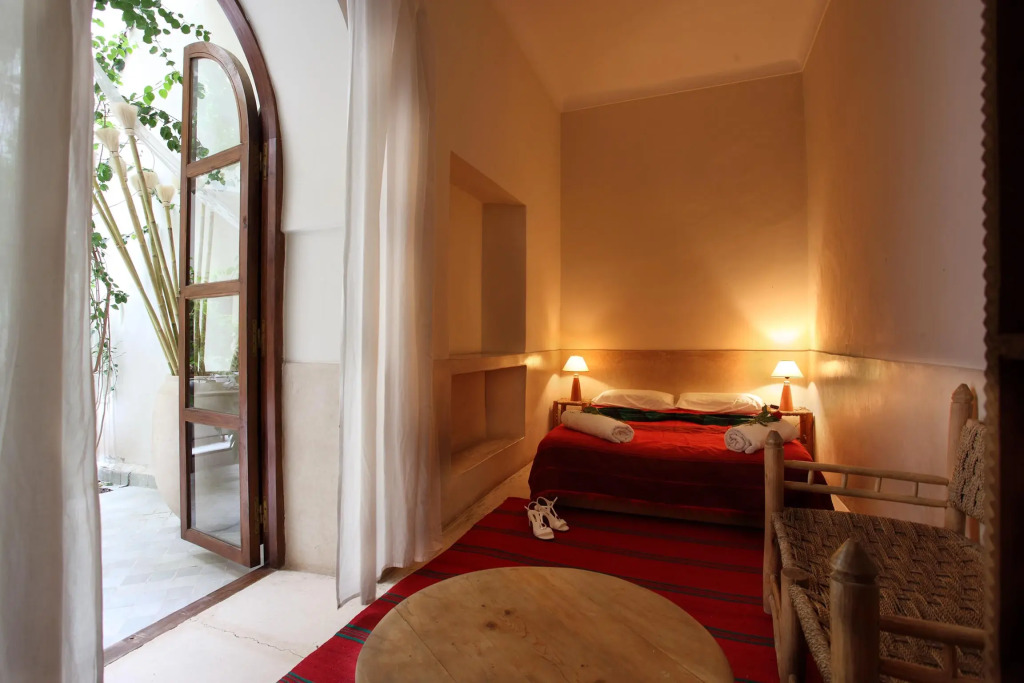 Riad white flowers