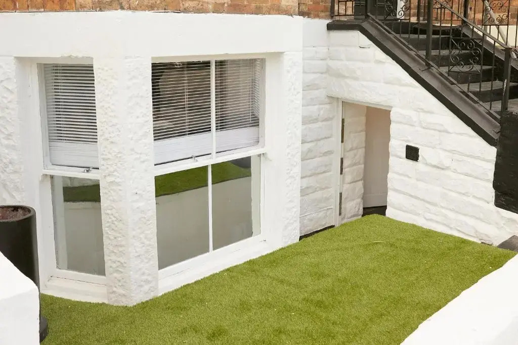 THE HIDEAWAY @ EMPIRE 39, town centre location, close to train station- Yorkshire Coast Holiday Lets.